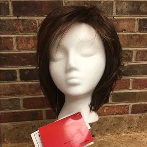 Women’s synthetic wig